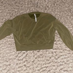 size 6 lululemon perfectly cropped crew in olive green
